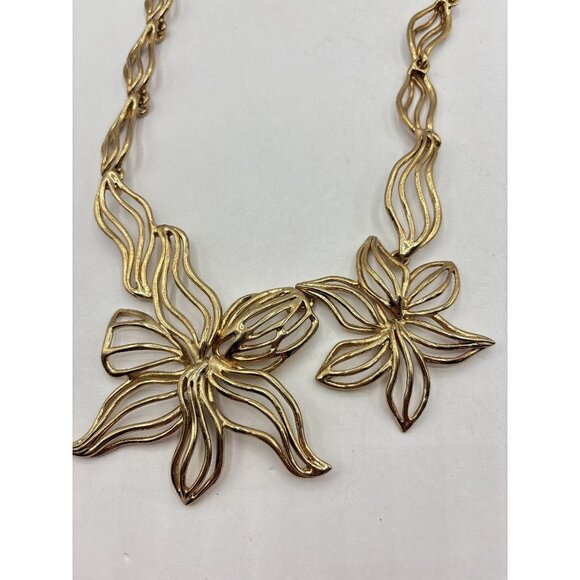 Oscar De La Renta Gold Tone Open Work Flower Necklace - Picture 4 of 4